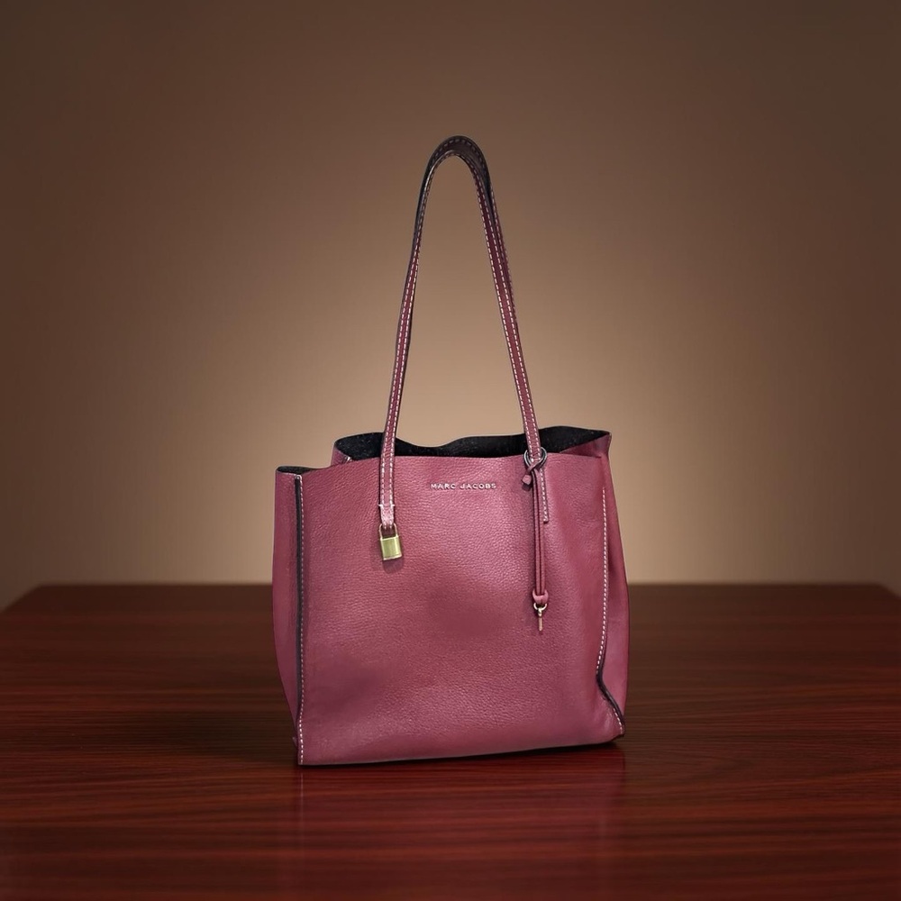 MARC JACOBS The Grind Tote in Burgundy - with lock and key - Picture 14 of 14